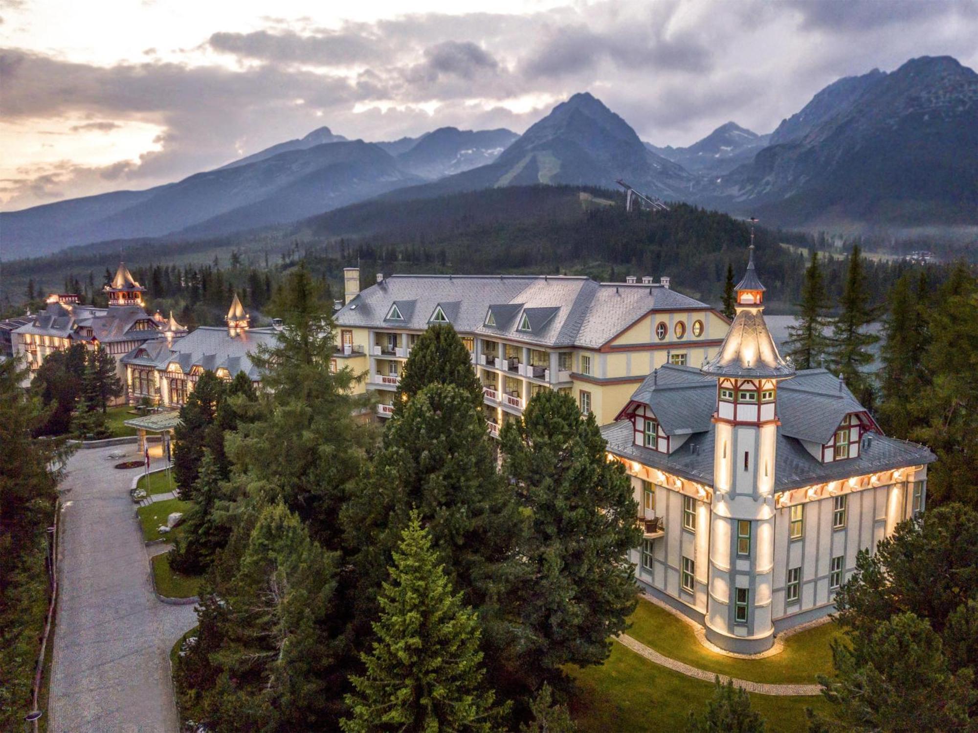Grand Hotel Kempinski High Tatras Strbske Pleso Exterior photo