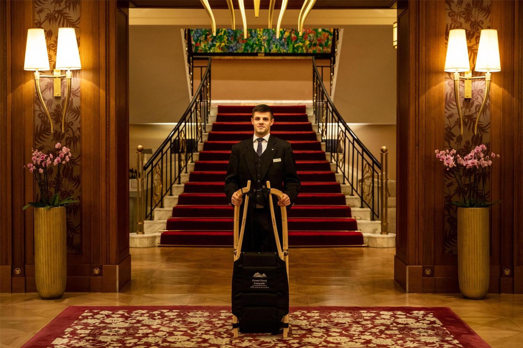 Grand Hotel Kempinski High Tatras Strbske Pleso Exterior photo